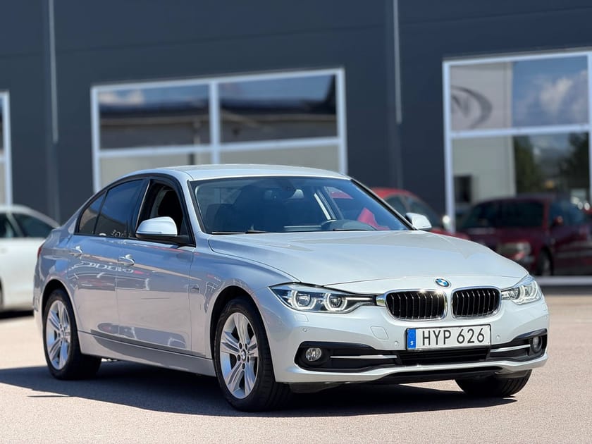 Bild 4 av BMW 320d xDrive Sedan 320 Sport line Drag | Navi | HiFi | Skinn
