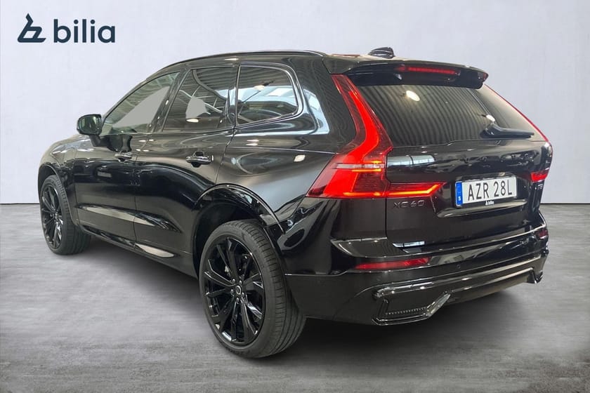 Bild 2 av Volvo XC60 T8 Plus Black Nordic Edition Panoramaglastak Mörkt tonade rutor 5 st Parkeringskamera 360 HarmanKardon PremiumSound