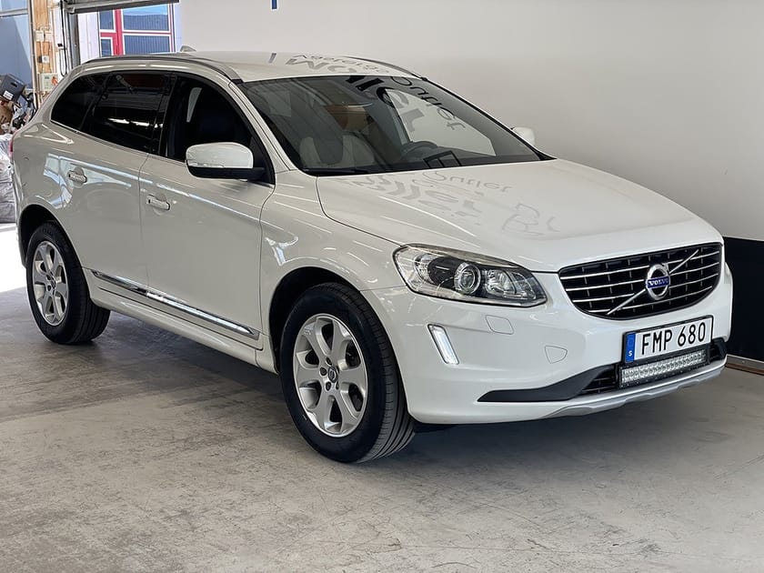 Bild 1 av Volvo XC60 D4 AWD 190hk Summum Drag Värmare Gps