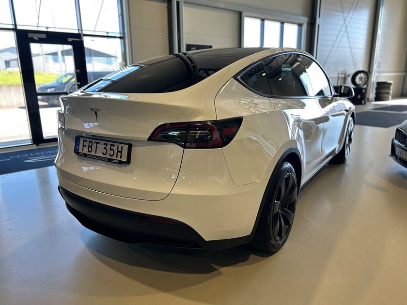 Bild 3 av Tesla Model Y Standard Range RWD 299hk / Drag / Moms