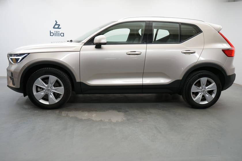 Bild 2 av Volvo XC40 B3 FWD Bensin Core, Navigation, Baklucka elmanövrerad