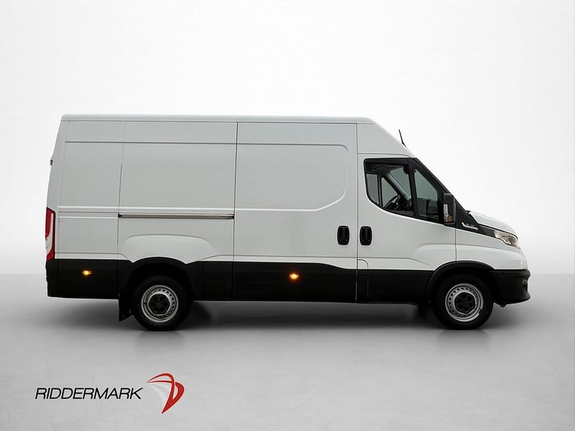 Bild 2 av Iveco Daily 35-140 Van L3H2 2.3 Värmare 3-Sits Farthållare Moms 5550Mil
