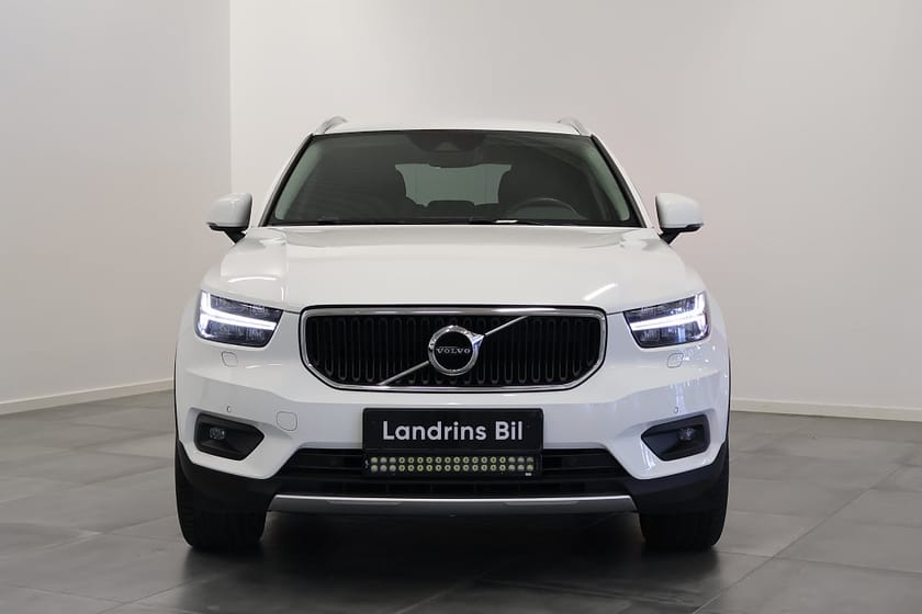 Bild 3 av Volvo XC40 B4 AWD Momentum Advanced SE Drag H/K V-Hjul Värm BLIS