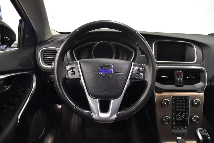Bild 2 av Volvo V40 Cross Country D3 Momentum D-Värm AdaptivF Navi VOC 150hk