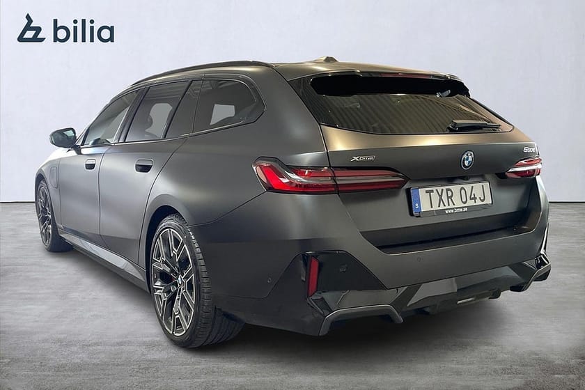 Bild 2 av BMW 550e xDrive Touring BMW | M Sport Pro | M Sport stol | Merino
