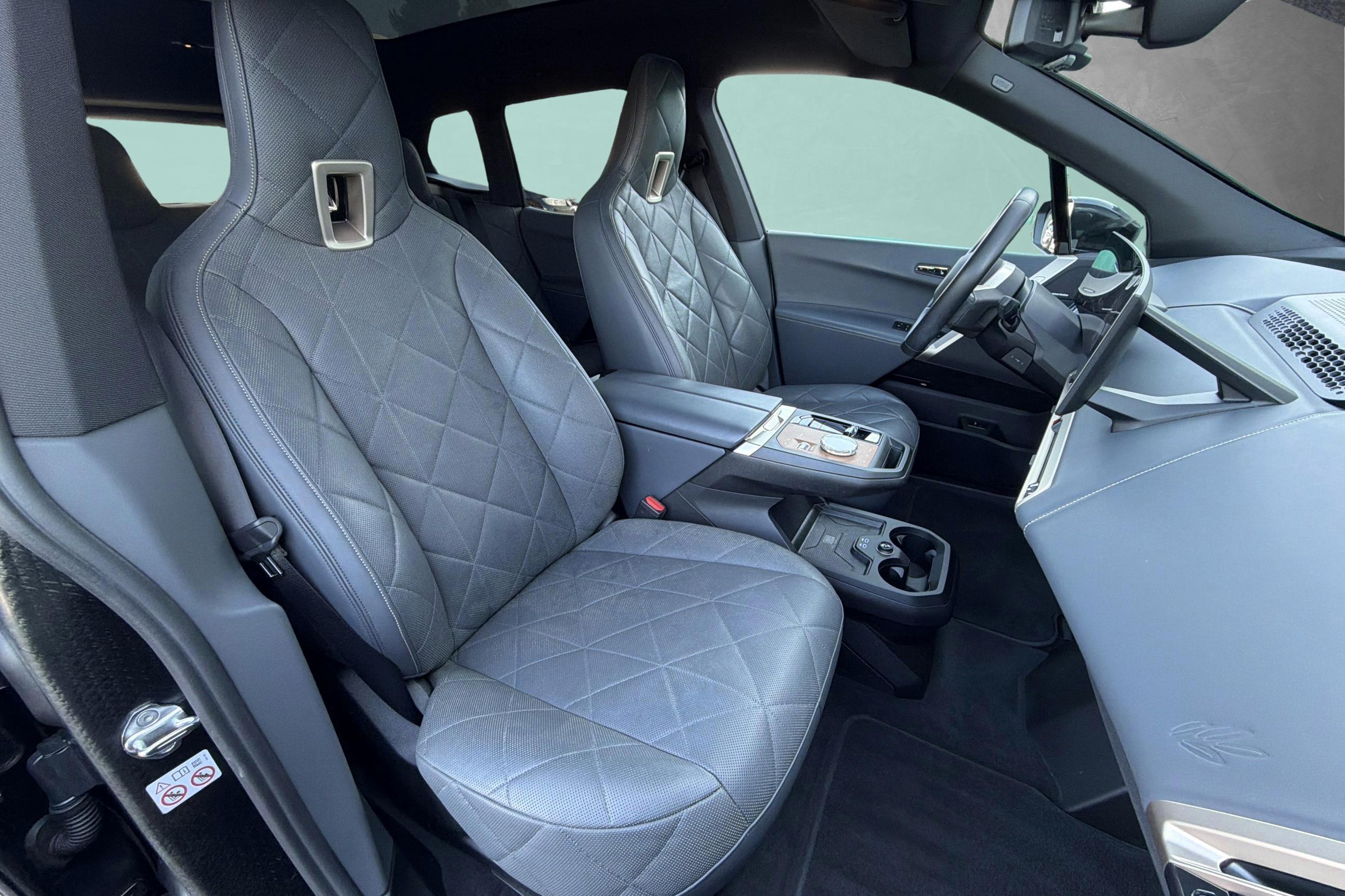 BMW iX xDrive50, 524hp, 2023