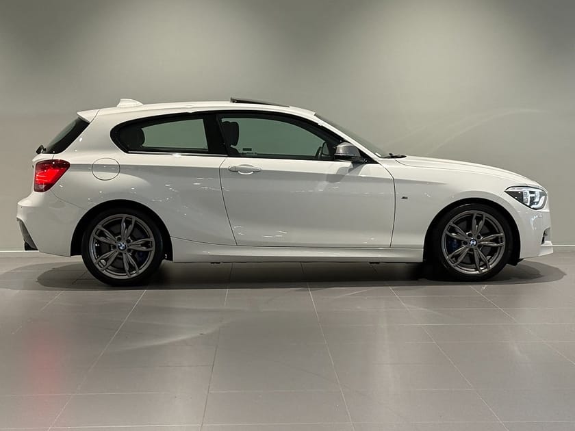 Bild 3 av BMW M135i Glastaklucka HiFi Högtalare Sportstolar 18"