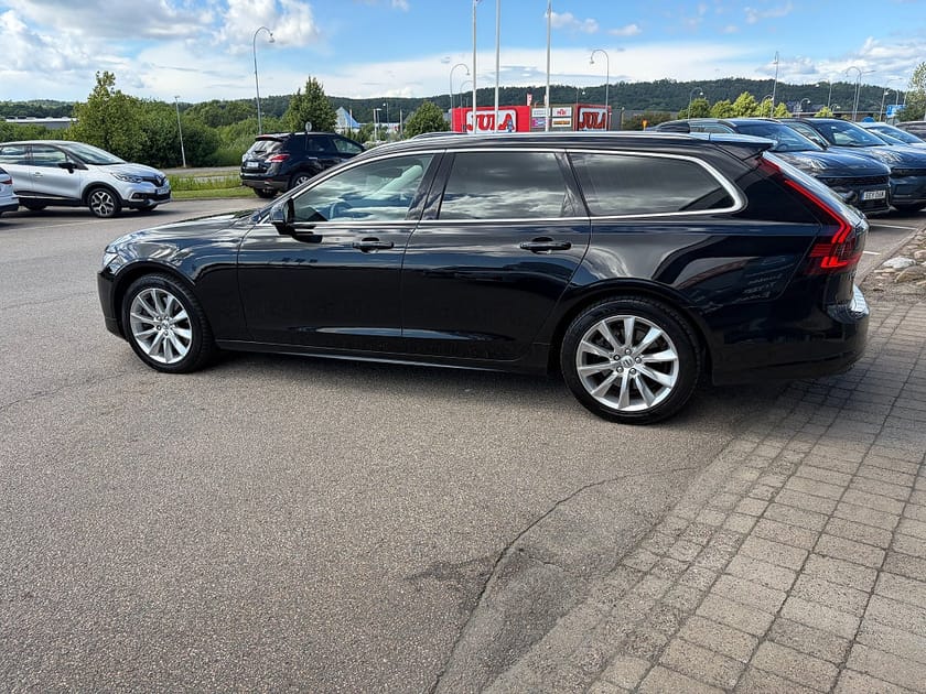 Bild 3 av Volvo V90 B4 AWD Momentum,Drag,Värmare,Backkamera, Nav
