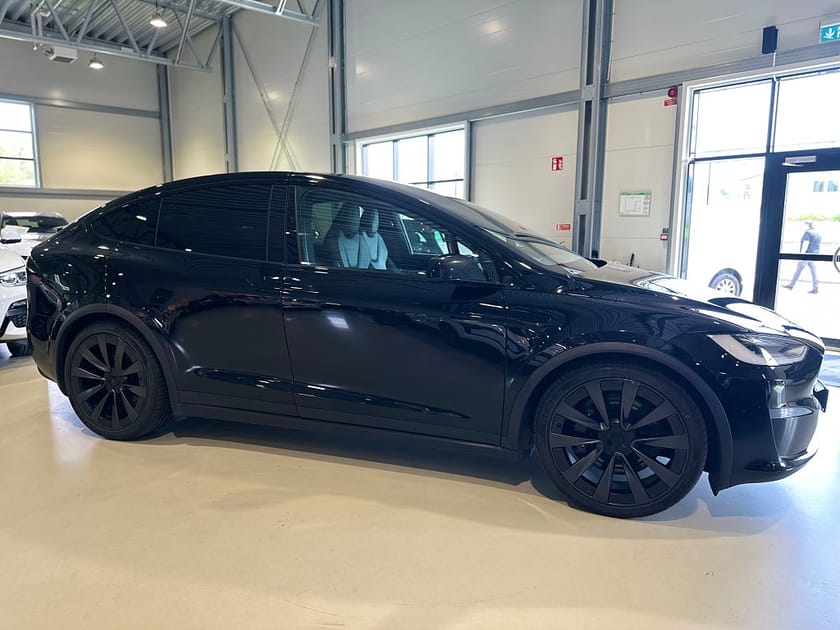 Bild 3 av Tesla Model X 7-sits, Yoke, Luftfjädring, MOMS, Svensksåld