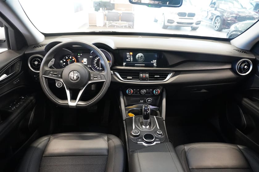 Bild 2 av Alfa Romeo Stelvio 2.0 Turbo Q4 Super CarPlay Kamera Drag 280hk