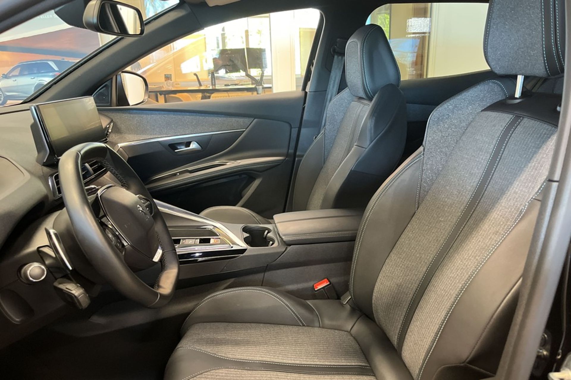 Peugeot 3008 HYBRID4 300 2023, bild 6/19