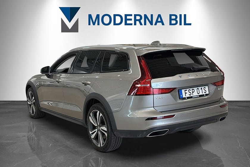 Bild 4 av Volvo V60 Cross Country B4 AWD 197hk Advanced Pro Edition Moms H/K Pano Skinn