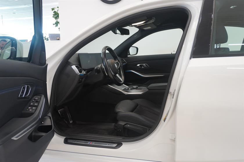 Bild 2 av BMW 330e xDrive Sedan X Drive M-Sport 292hk