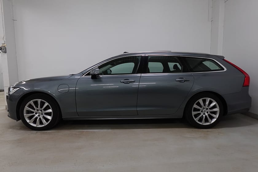 Bild 3 av Volvo V90 T8 Twin Engine AWD Pano Drag P-Värme Adap-F Orrefors