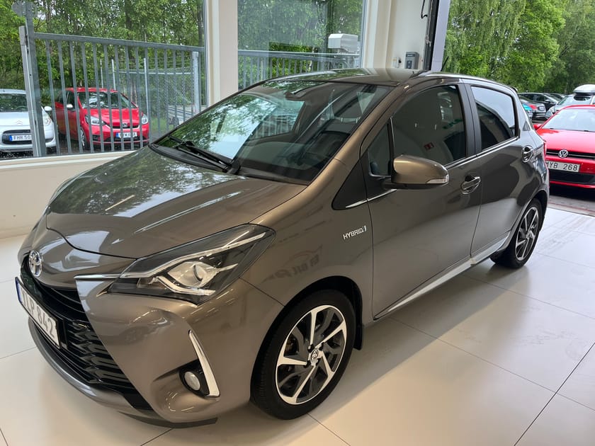 Bild 3 av Toyota Yaris Hybrid Fin bil med låga mil