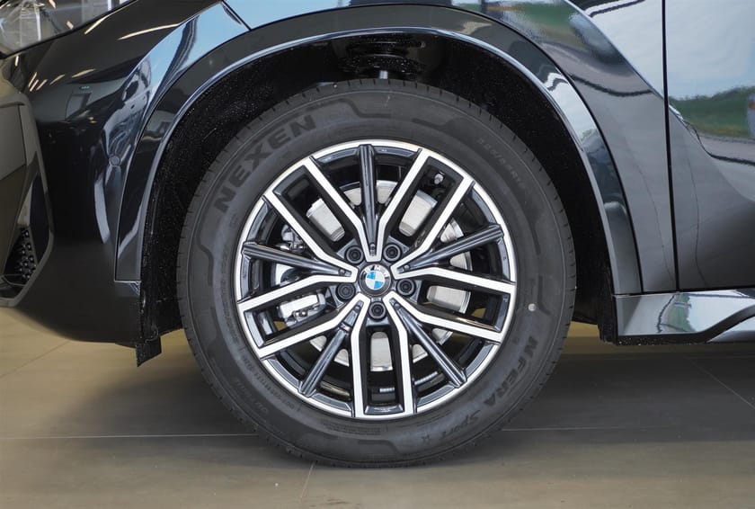 Bild 2 av BMW iX1 xDrive30 M Sport Business Ed Drag HUD DA