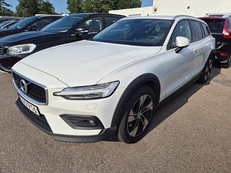 Volvo V60 Cross Country B4 MILDHYBRID AWD 197HK 4x4 Läder