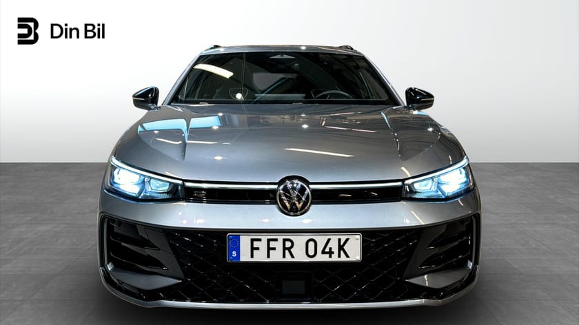 Bild 4 av Volkswagen Passat Variant eHybrid DSG SWE R-Line Black Panorama Drag Värmare