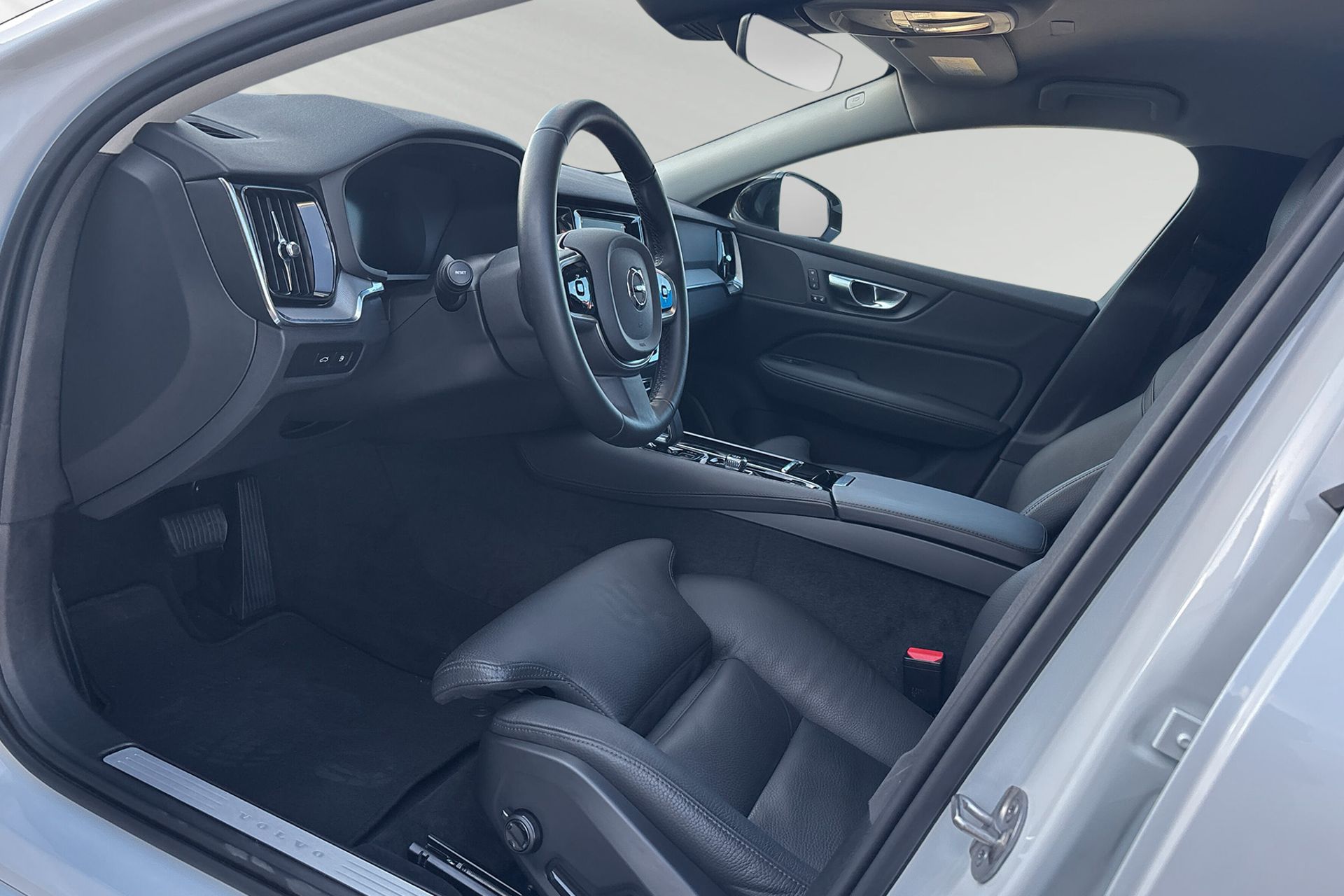 Volvo V60 T6 Plus Dark Edition 2025, photo 7/10