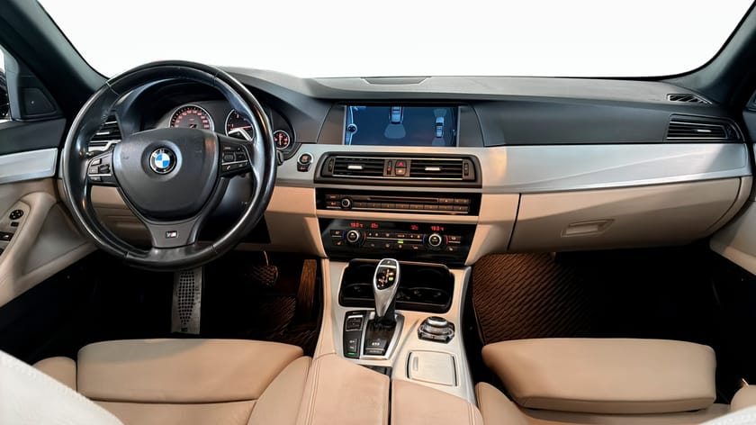 Bild 4 av BMW 530d xDrive Touring M-Sport DRAG NAVI LÄDER