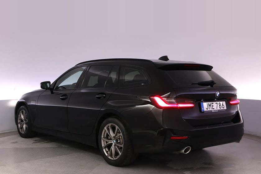 Bild 4 av BMW 330e Touring Sportline Farthållare Navi PDC