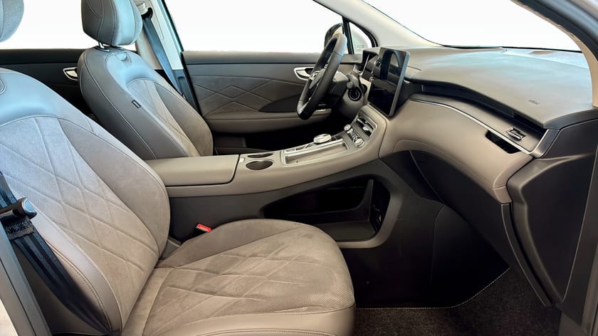 Bild 3 av MG S6 EV Dual Motor LUXURY 77 KWH AWD - LADDKORT 15 000KR