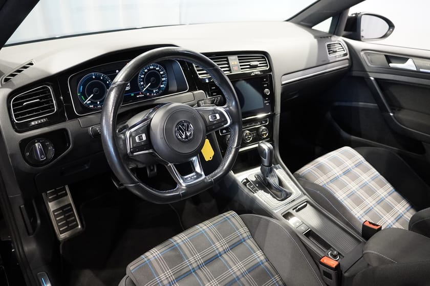 Bild 5 av Volkswagen Golf GTE 1,4 - Nyservad, Värmare, CarPlay