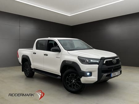 Toyota Hilux Dubbelhytt Invincible 2.8 4WD M/K-Värmare Drag Diff Moms