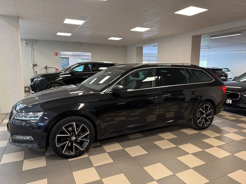 Bild 3 av Škoda Superb Kombi Skoda 2.0 TDI 4x4 200Hk Cockpit Skinn Drag Värmare Drag Navi