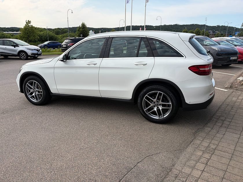 Bild 3 av Mercedes-Benz GLC 220 d 4MATIC 220d 9G-Tronic AMG, Panorama, Backkamera, Nav