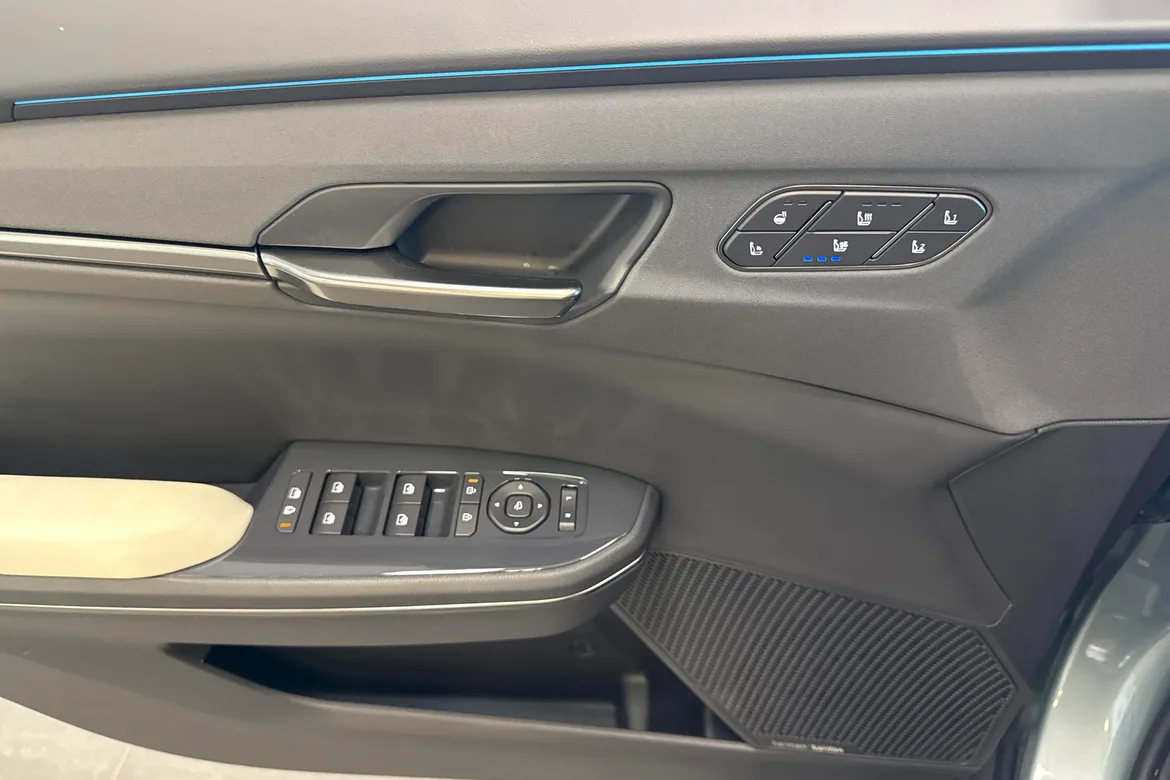 picture of a car