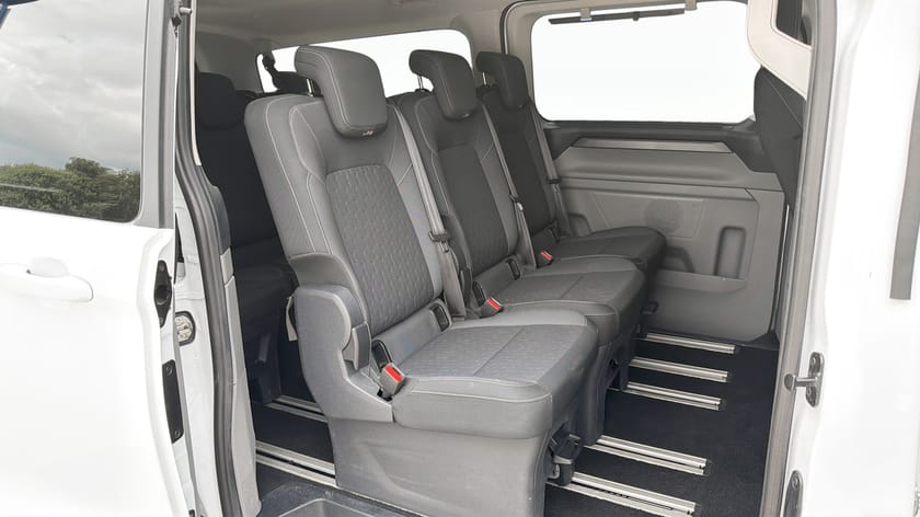 Bild 5 av Ford Tourneo Custom 340 Plug-in Hybrid E-CVT, 233hk, 2025 |9-sits|