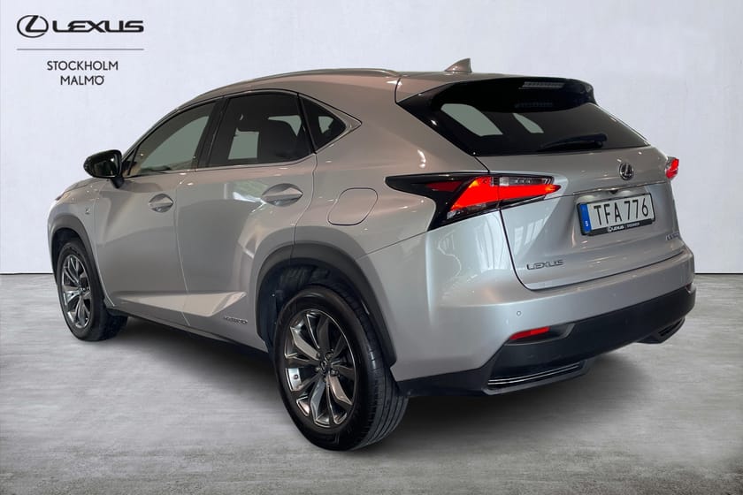 Bild 2 av Lexus NX 300h AWD Soltak HUD Nav Elstolar Keyless