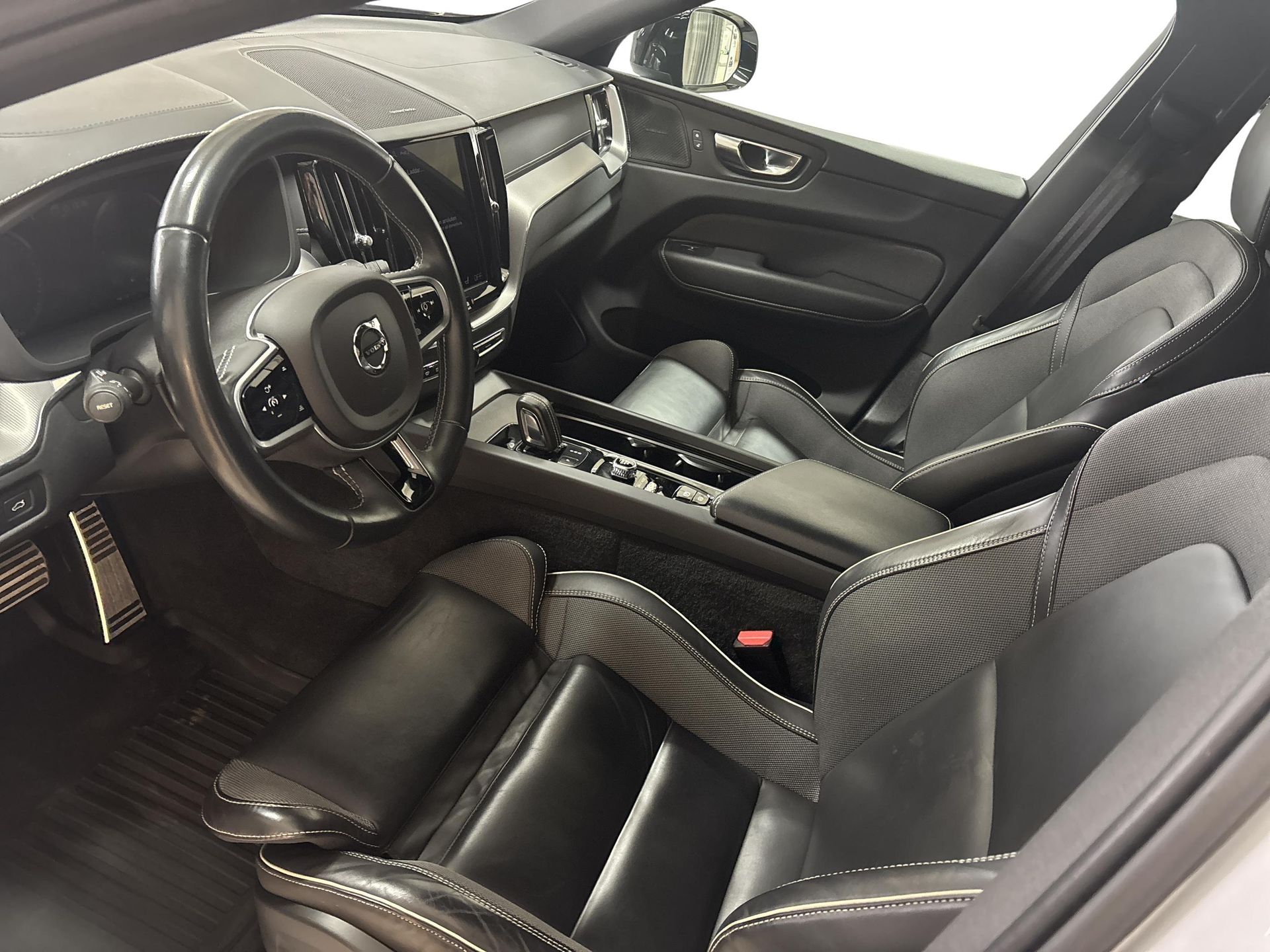 Volvo XC60 B4 AWD Diesel R-Design 2021, kuva 6/10