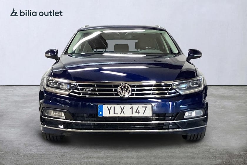 Bild 3 av Volkswagen Passat Sportscombi 2.0 TDI 4Motion R-Line 190hk Cockpit Drag