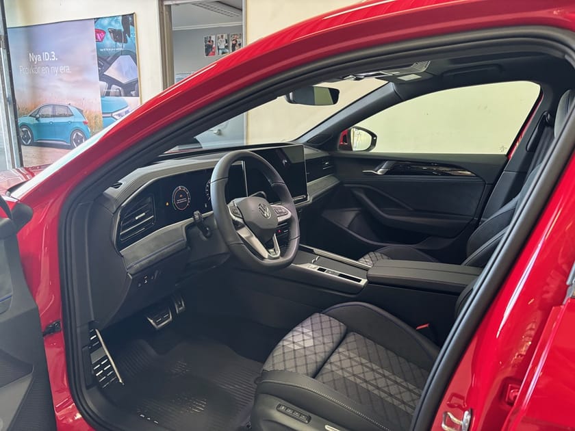 Bild 4 av Volkswagen Passat Variant eHybrid PB   R-LINE 1.5 TSI 272 HK