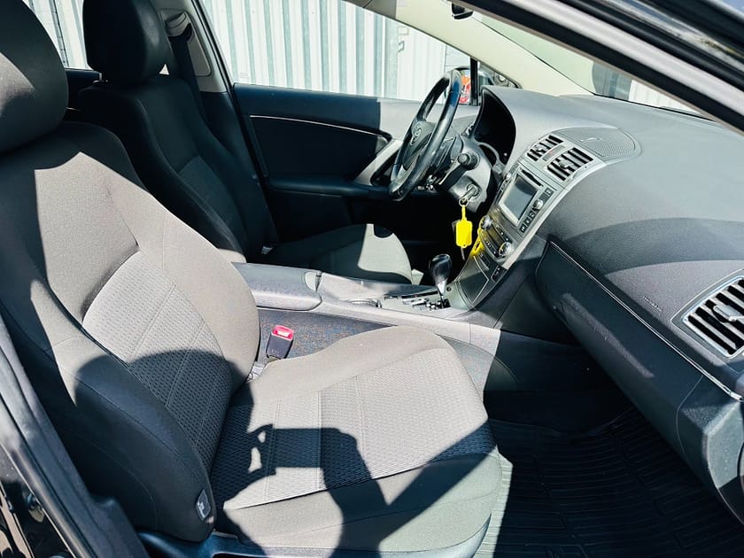 Bild 5 av Toyota Avensis Kombi 2.0 152HK BUSINESS / AUTOMAT / NAVI / DRAG