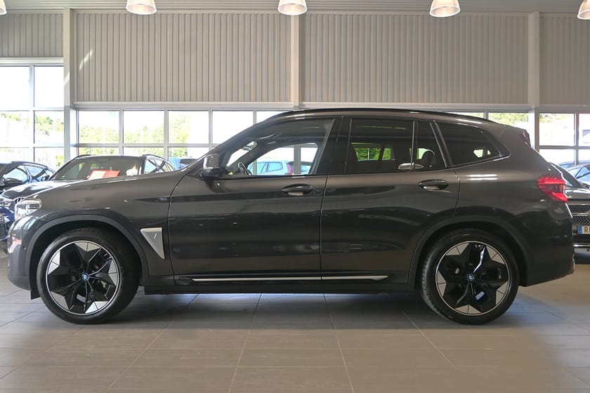 Bild 2 av BMW iX3 Charged Plus Drag Pano H/K HUD