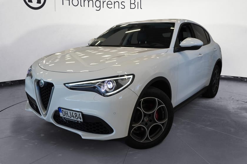 Bild 1 av Alfa Romeo Stelvio 2.0 Turbo Q4 Super CarPlay Kamera Drag 280hk