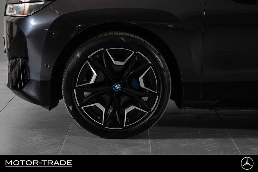 Bilde 4 av BMW iX xDrive50 xDrive 50 Fully Charged BAKAKSELSTYRING | H&K | LUFTFJ.
