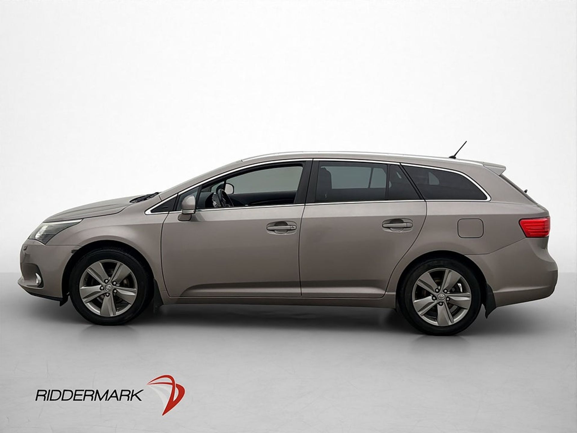 Toyota Avensis 2015, photo 5/10
