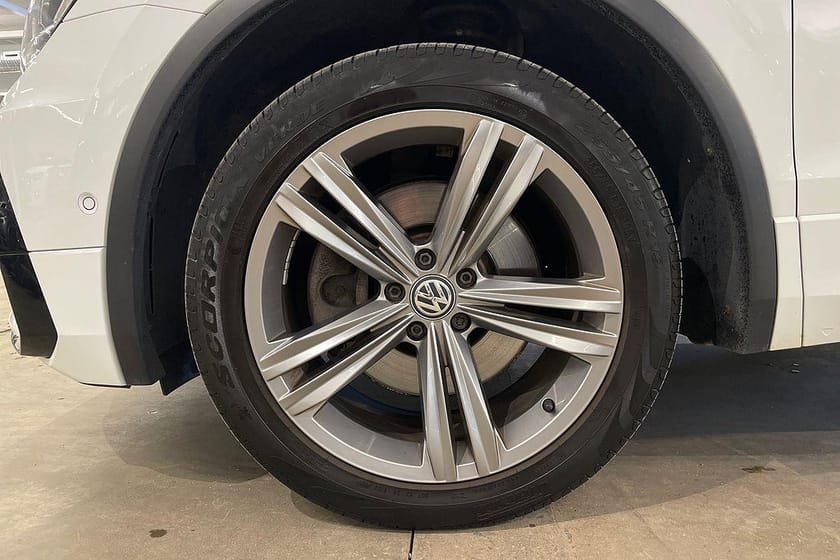 Bild 5 av Volkswagen Tiguan 2.0 TDI 4Motion R-Line Sommarkampanj / Drag / B-Kamera