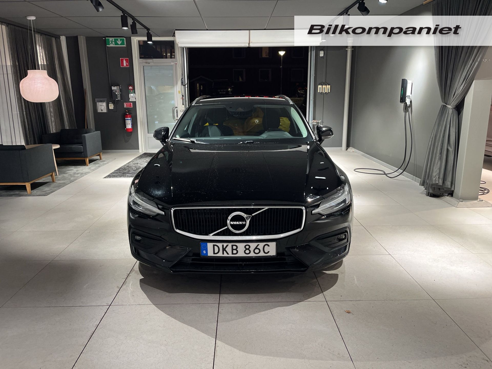 Volvo V60 D3 AWD Momentum Advanced SE II 2020, bild 2/15