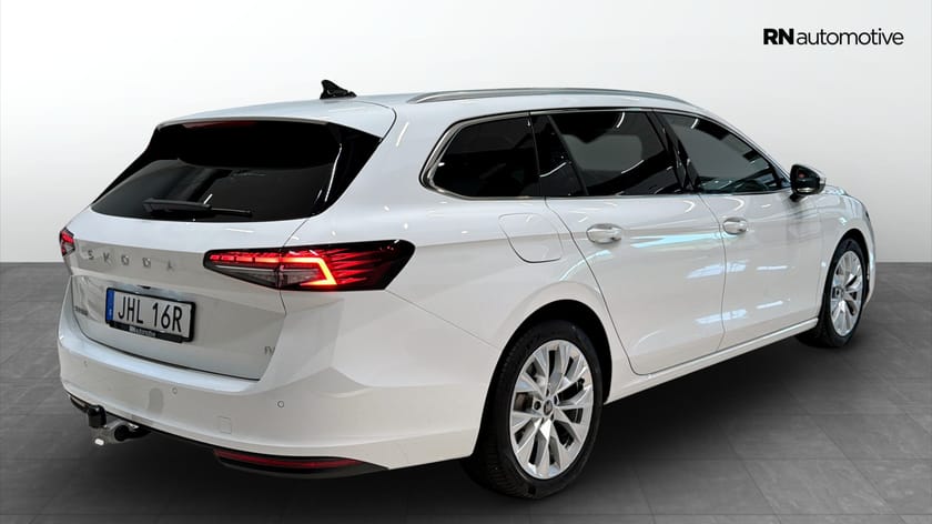 Bild 4 av Škoda Superb iV Kombi | P-Värmare | Navi | Dragkrok | Rattvärme