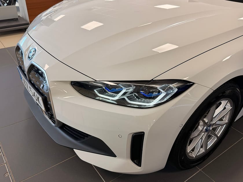 Bild 2 av BMW i4 eDrive40 Gran Coupé Rattvärme Adaptiv farthållare Drag