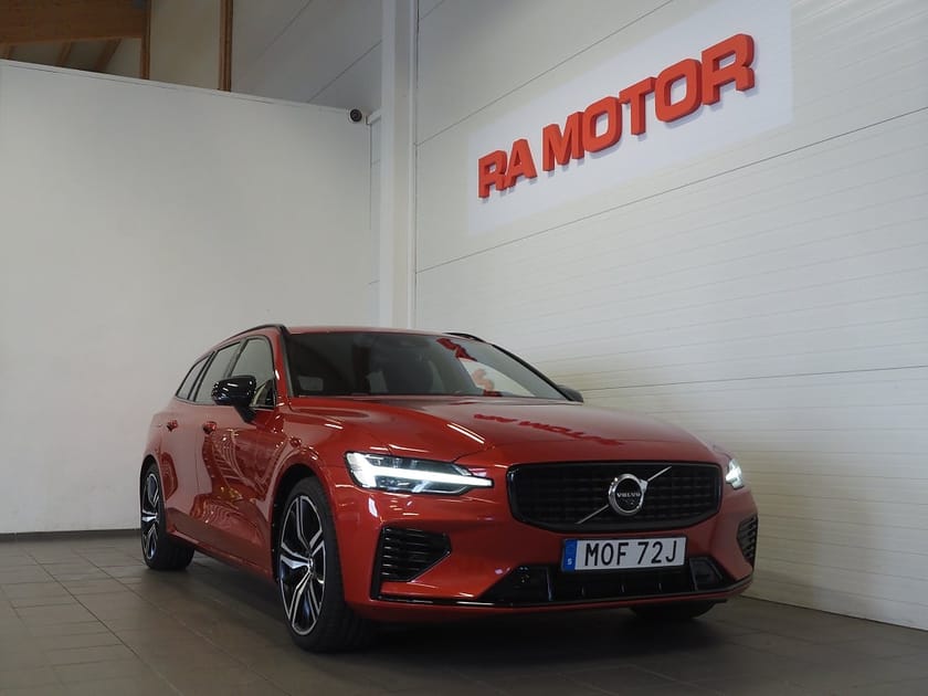 Bild 1 av Volvo V60 Recharge T8 AWD Geartronic R-Design H/K 360° Drag Navi