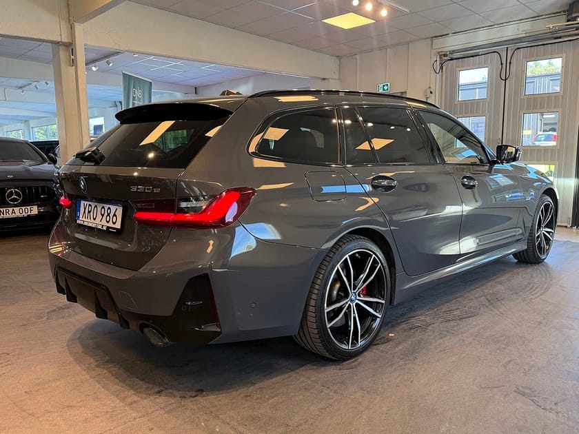 Bild 4 av BMW 330e xDrive Touring M Sport Pro HUD Pano Drag Kolfiber UNIK