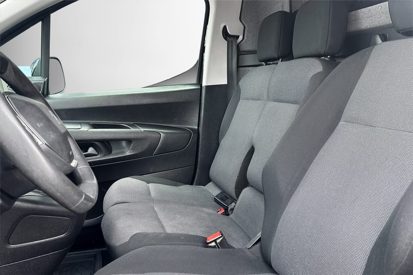 Bild 5 av Peugeot Partner Utökad Last L1 PRO+ 130HK | D-VÄRM | DRAG | KAMREMBYTT