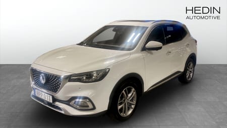 MG EHS PHEV LUXURY RÖD/SVART KLÄDSEL