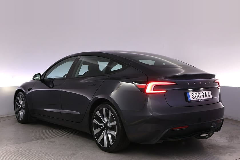 Bild 4 av Tesla Model 3 Long Range AWD Highland Autopilot Drag Pano
